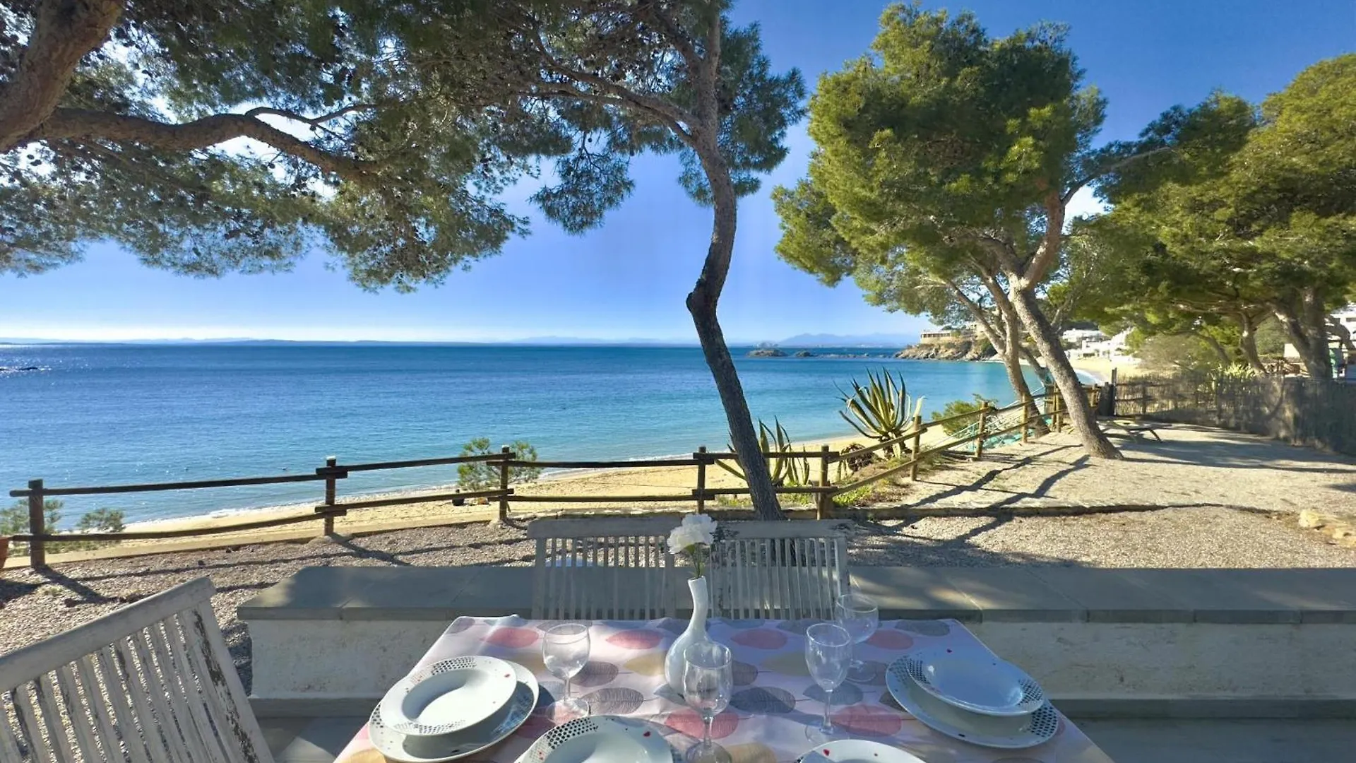 Almadrague Villa Roses Hébergement de vacances